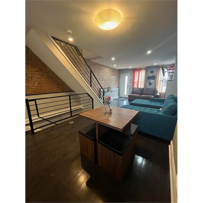 2423 W Seybert St