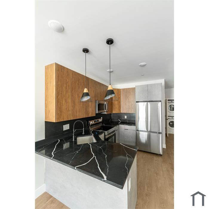 938 W Dakota St