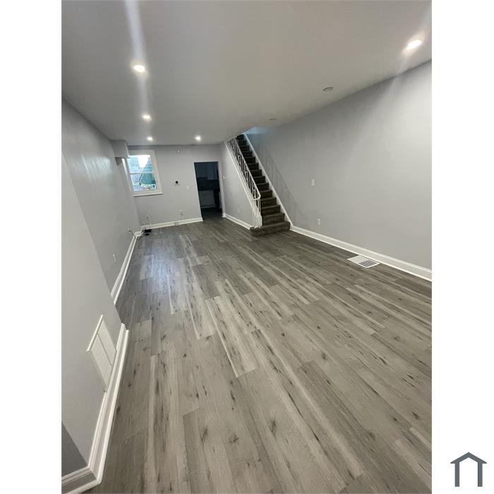 1839 E Clementine St