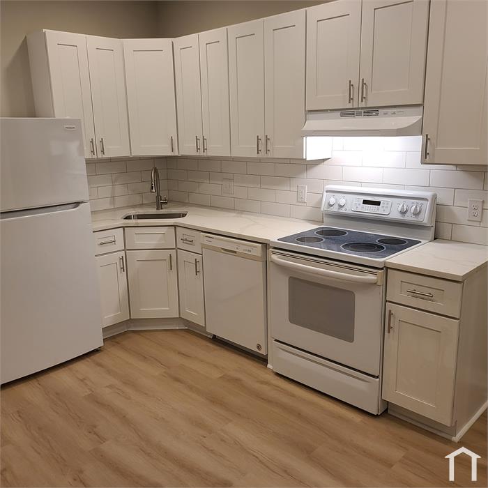 1331 Narragansett St