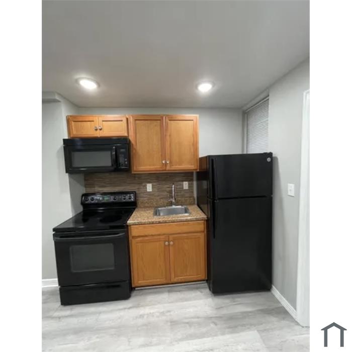 6541 Regent St