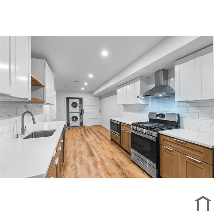 442 W Queen Ln