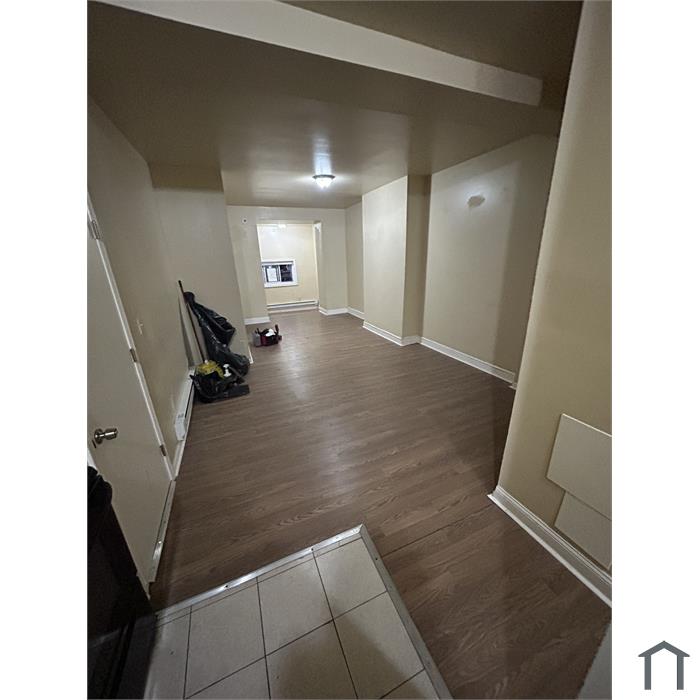 229 W Berkley St