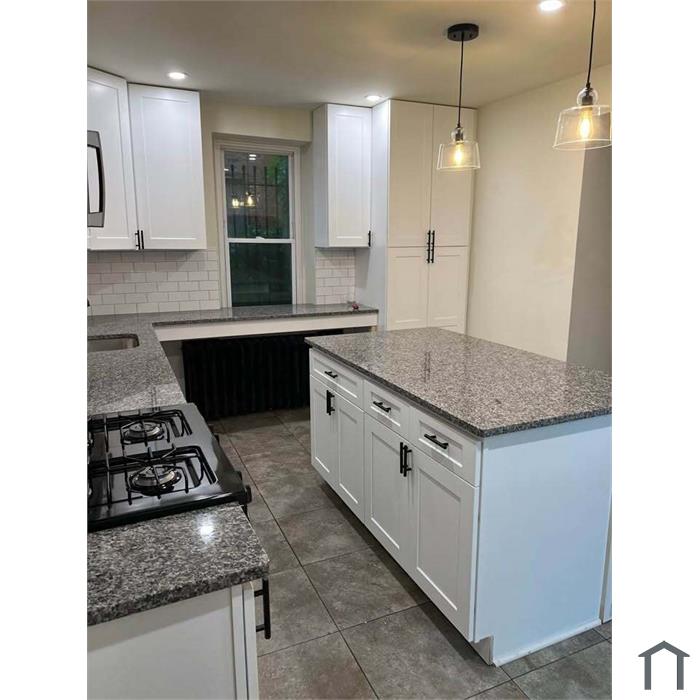 332 W Queen Ln