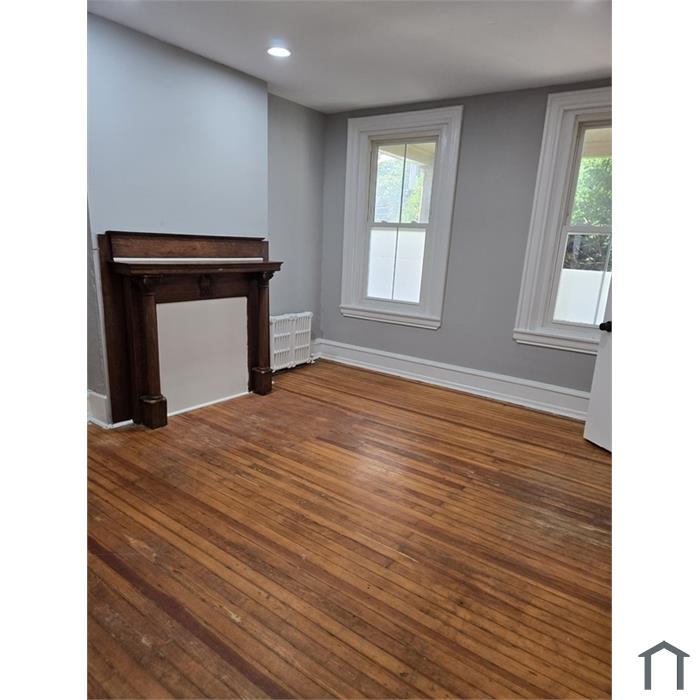 516 W Queen Ln