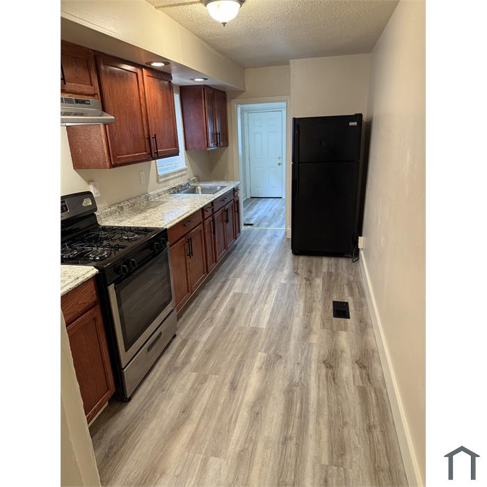 27 E Chestnut St