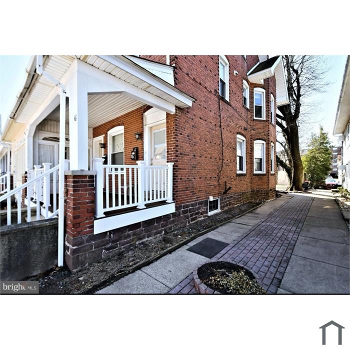 48 E Main St