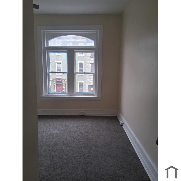 112 S 6th St