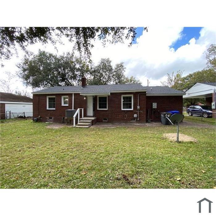 2708 Busch Ave