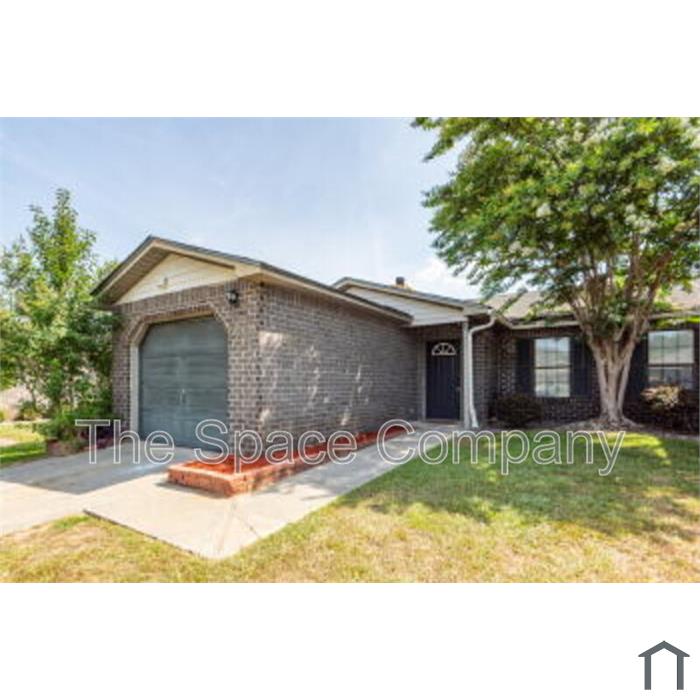 404 Erskine St