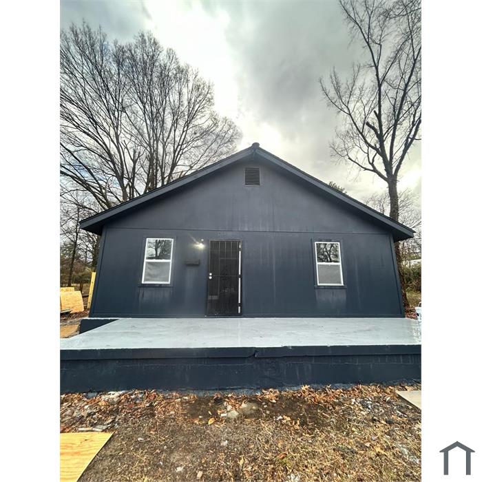 860 Inez St