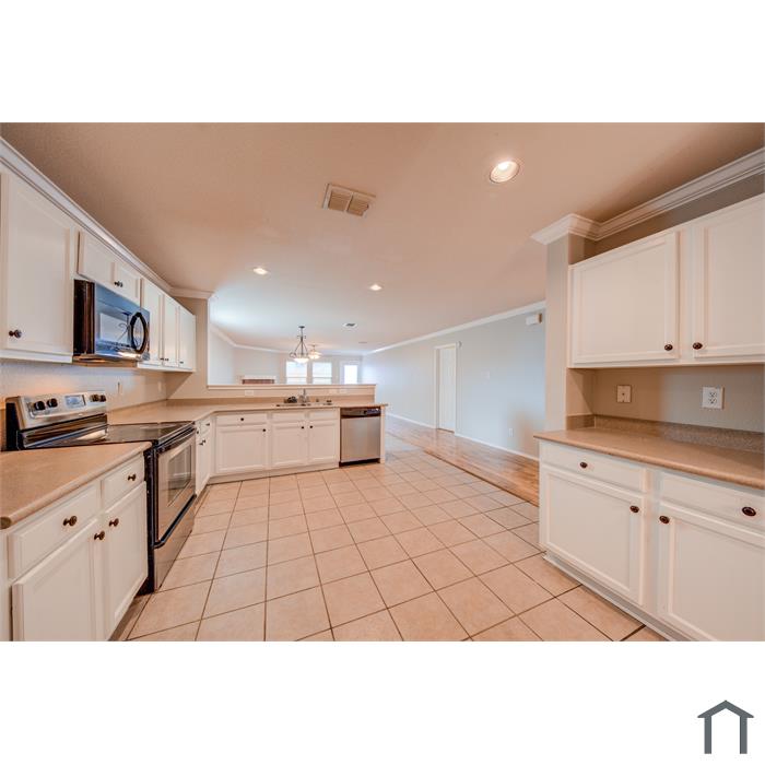 1312 Lamar Ln