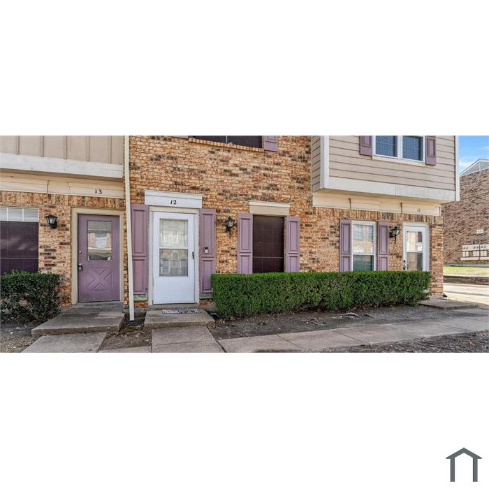 633 Carriagehouse Ln