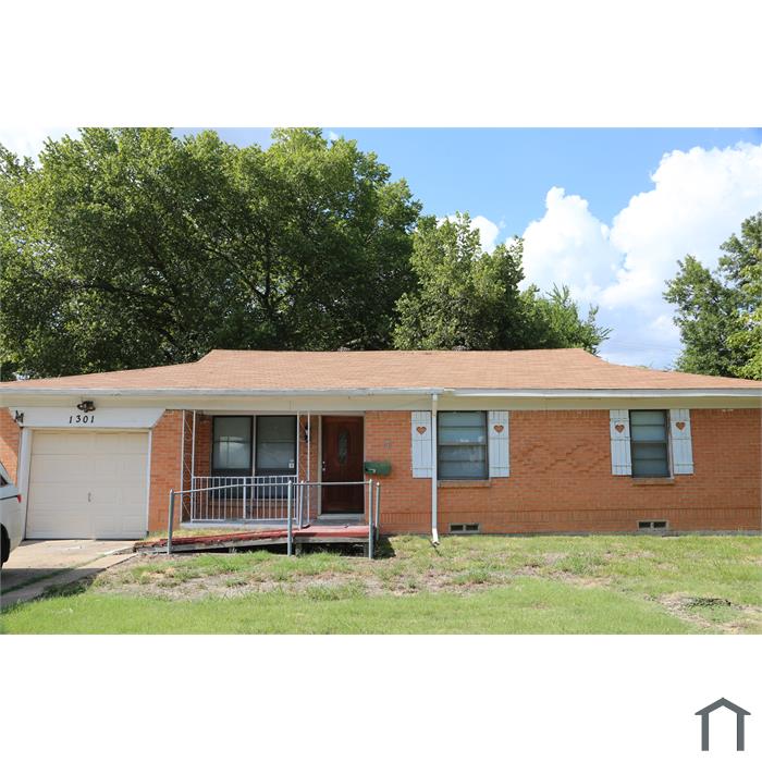 1301 Bandera Ln