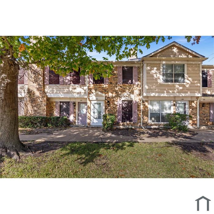 601 Carriagehouse Ln