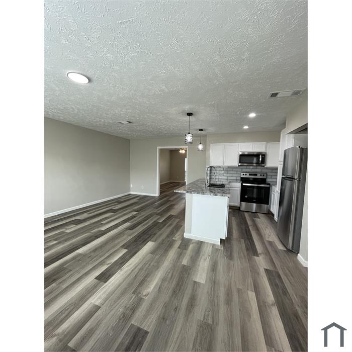 37 W Townhouse Ln