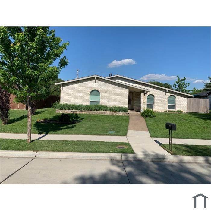 3614 Pinoak Dr