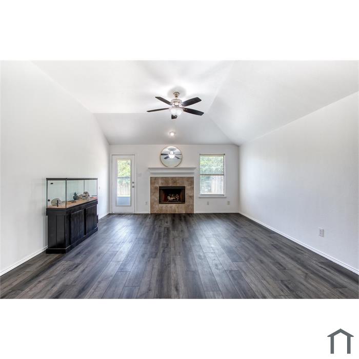 9324 Warren Dr