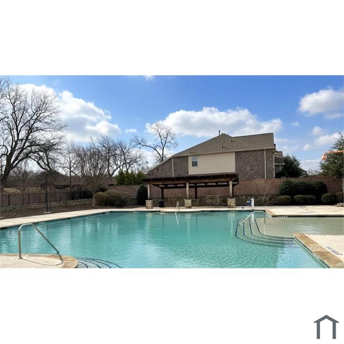 1001 Summer Ln