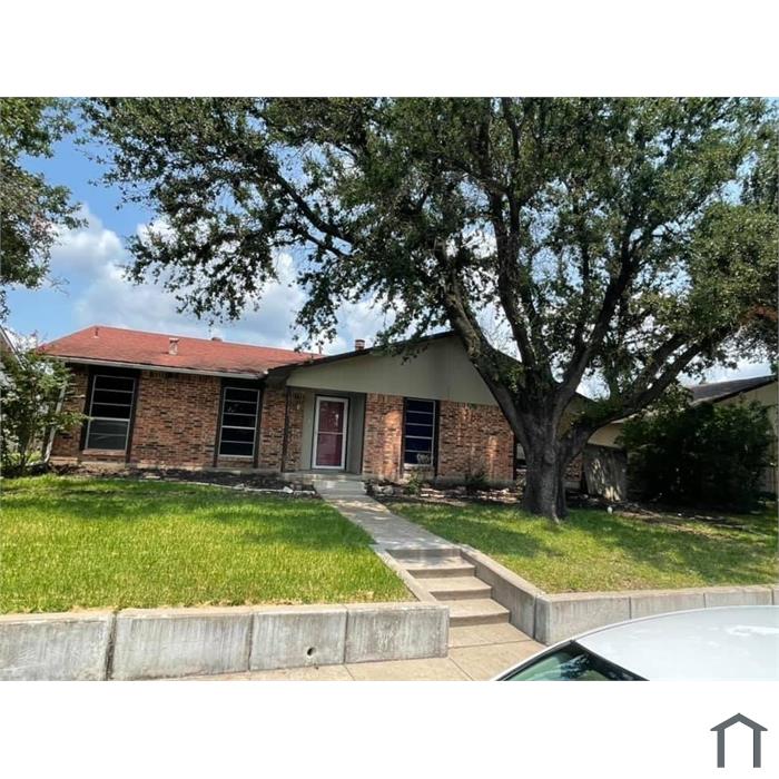 6125 Cedar Ln