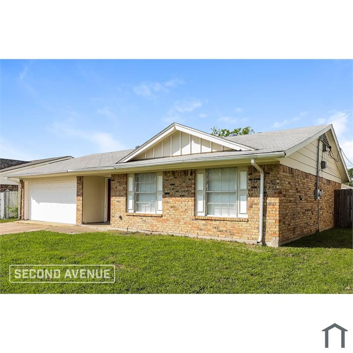 411 Southlake Dr