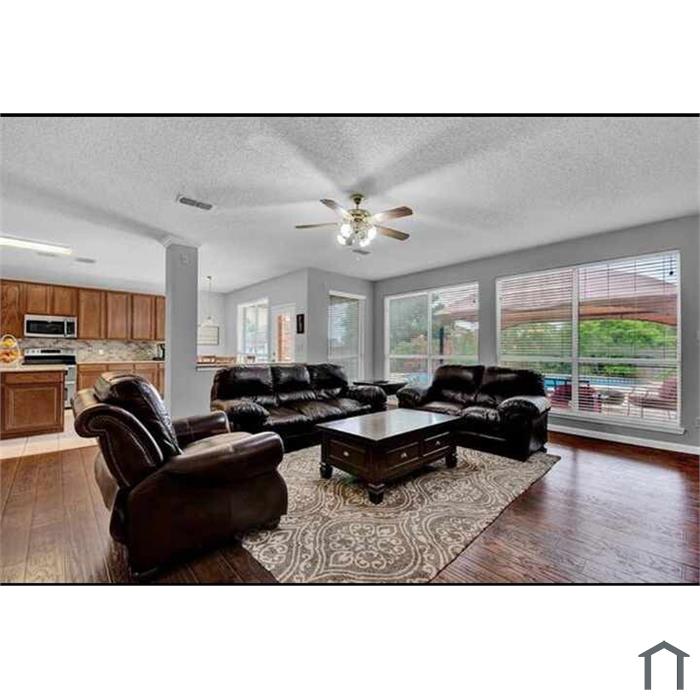 3220 Lakehurst Dr