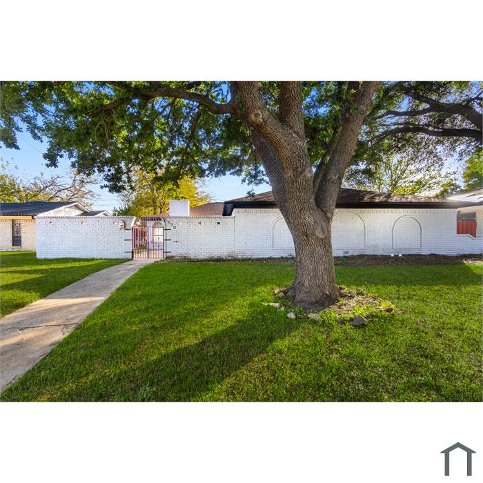 6930 Thornwood Dr