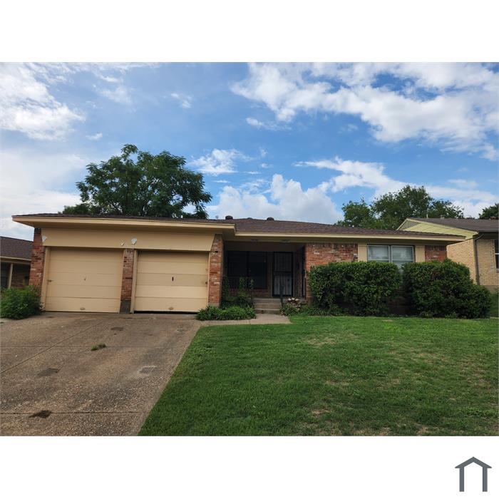 1 Bedroom Townhouse 7734 Claremont Dr in Dallas, TX