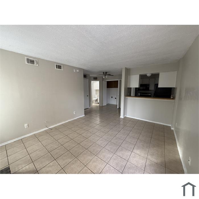 9520 Royal Ln