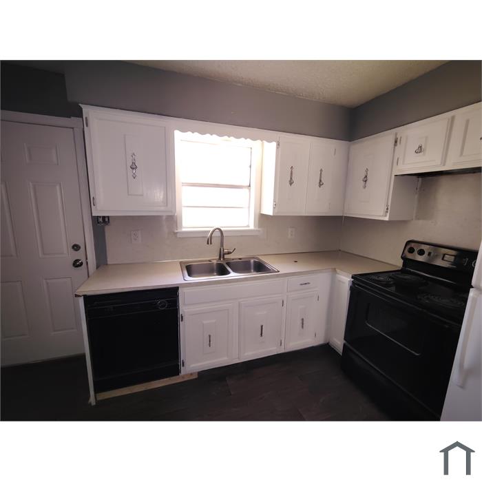 12122 Michael St