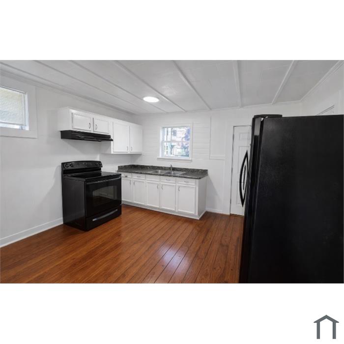 326 W College St