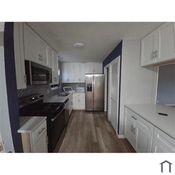 1818 E Lovers Ln