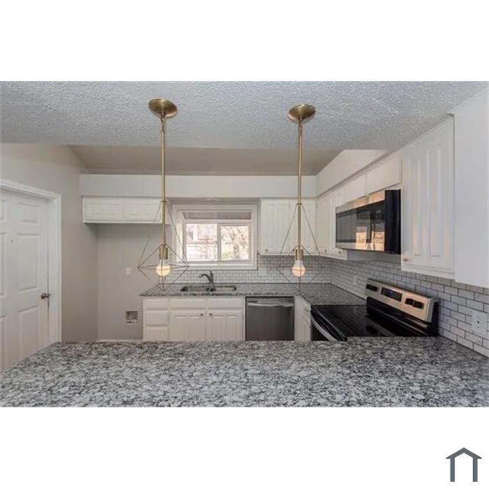 4300 Hidden Creek Dr