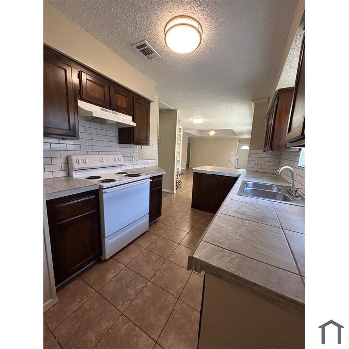 5120 Trail Dust Ln