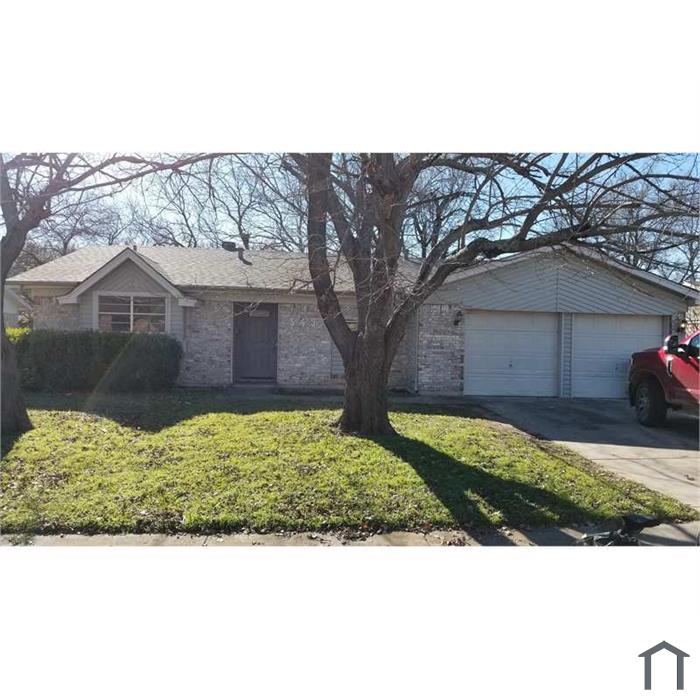 549 NW Sandra Ln