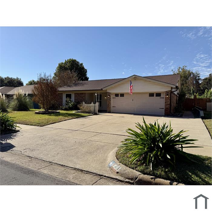 721 NW Ann Lois Ln