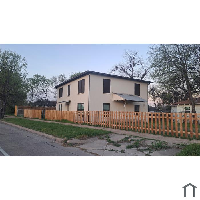 817 E Davis Ave