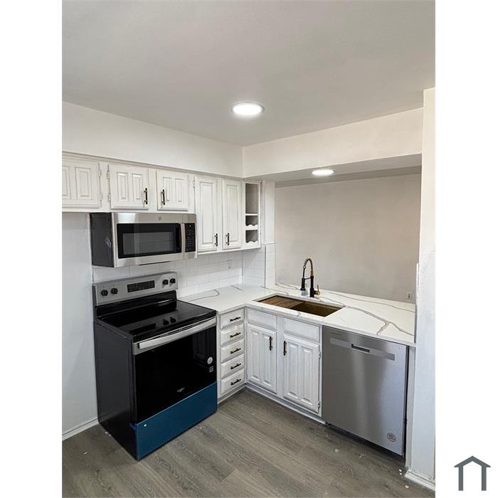222 Shady Lane Dr