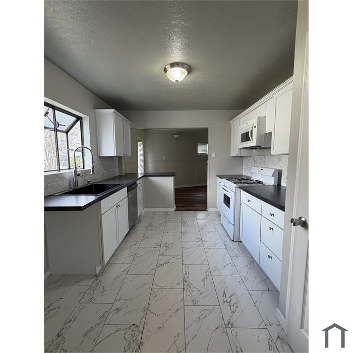 7459 Mohawk Ave