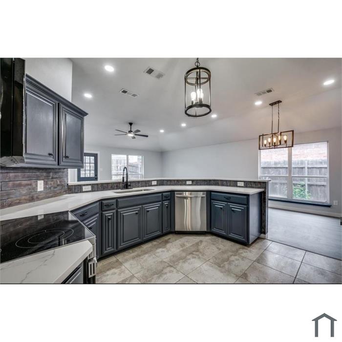 3805 Periwinkle Dr