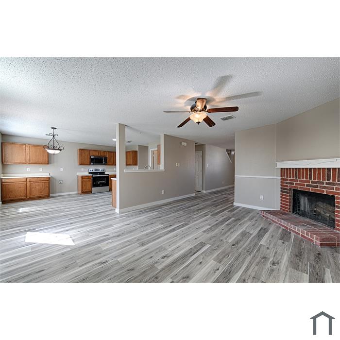 5909 Thoroughbred Trl