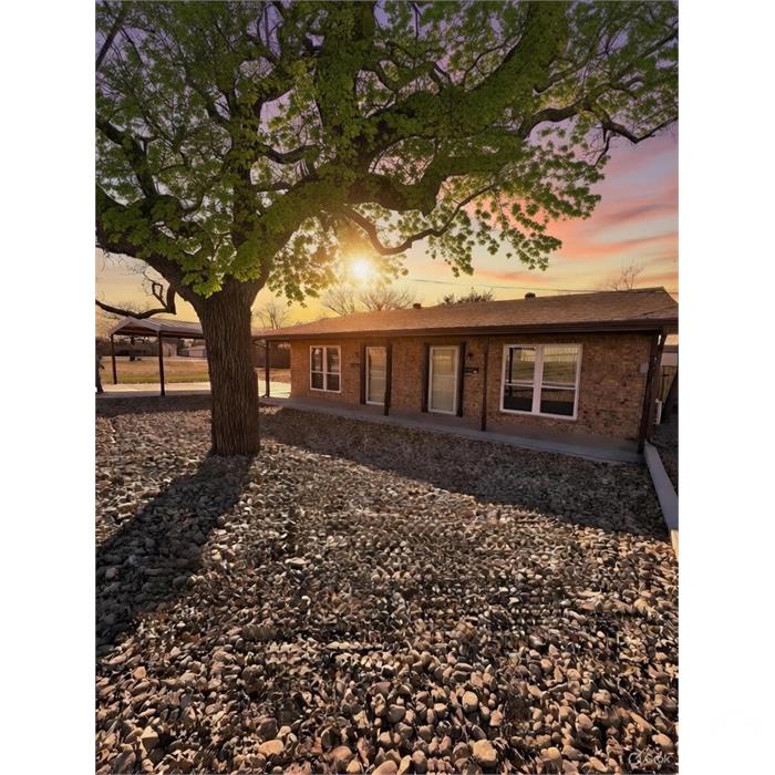 103 N Lovers Ln