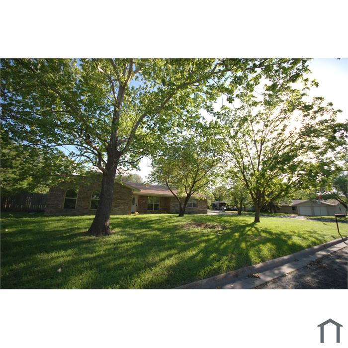202 E Cherokee Dr