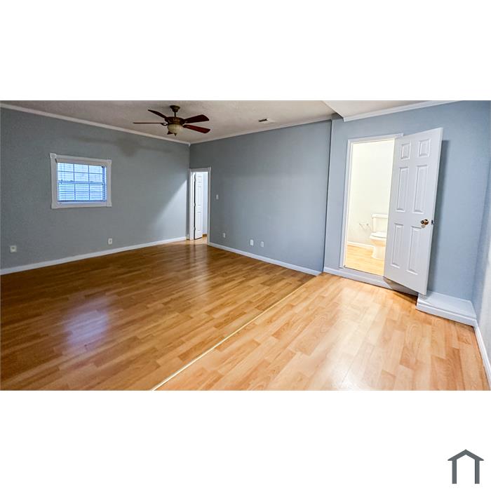 910 Booth St