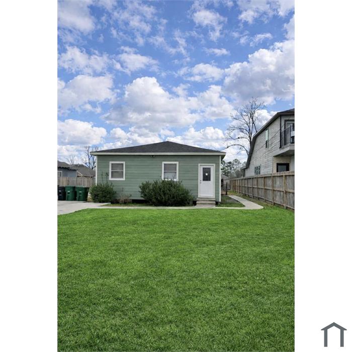 8704 Lanewood Dr