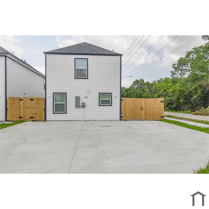 7802 Crestview Dr