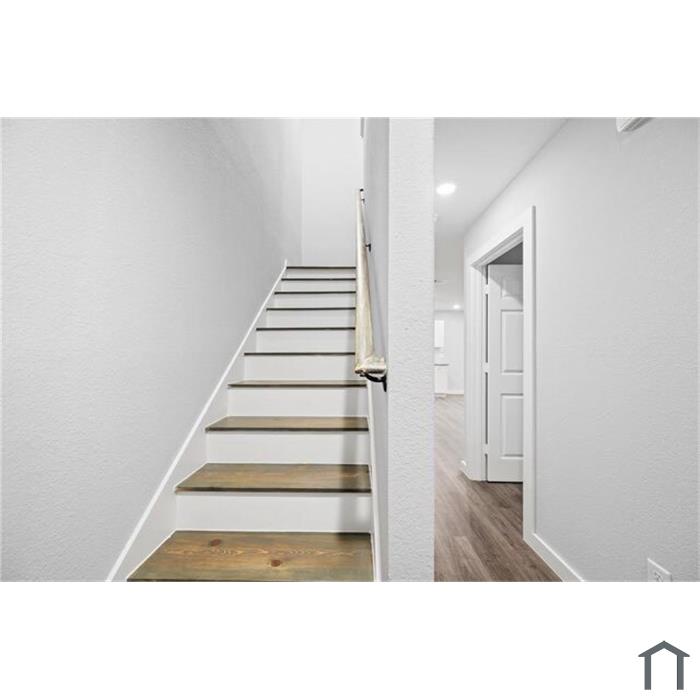 8215 Crestview Dr