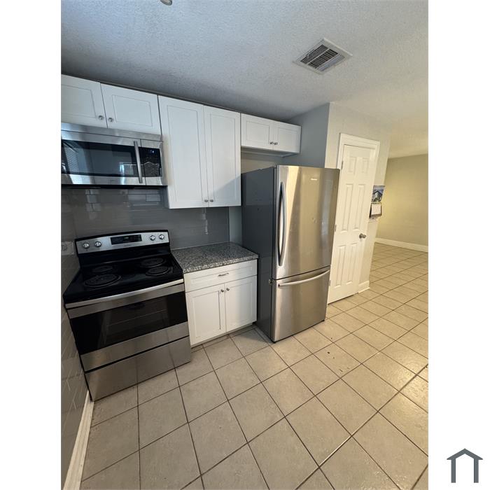 2127 Maximilian St