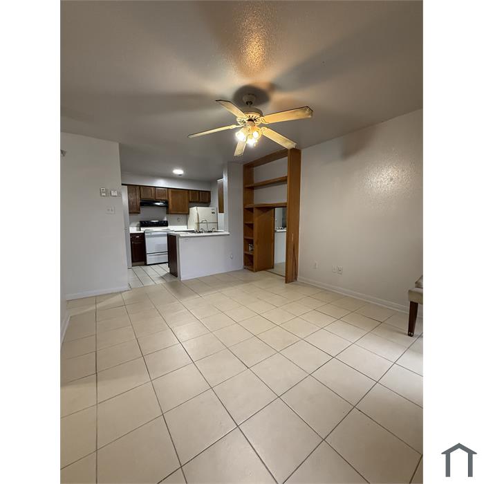 3900 Woodchase Dr
