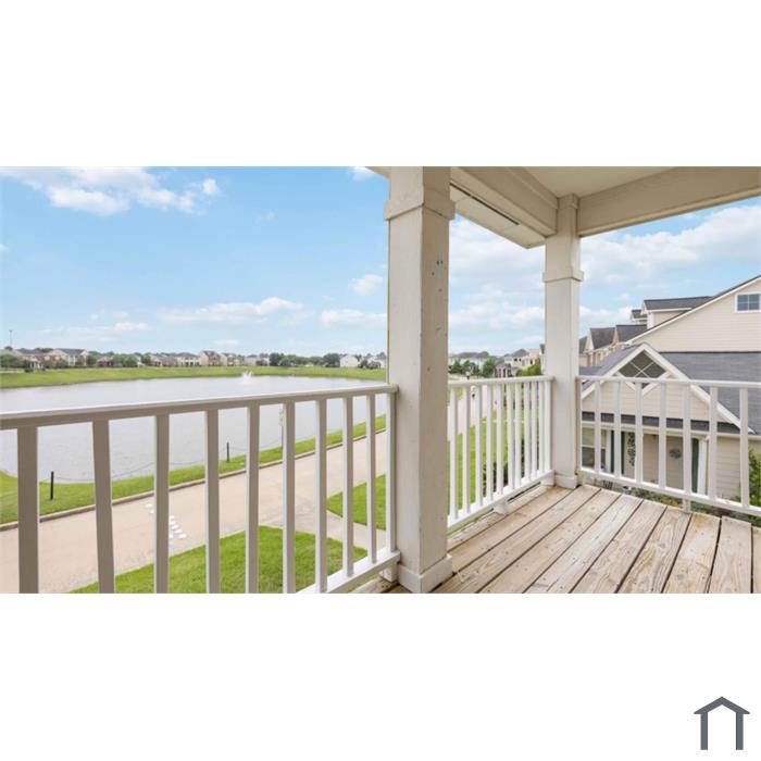 20827 Settlers Lake Cir N